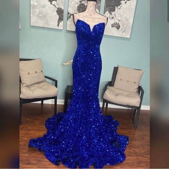 Cobalt Royal Blue mermaid evening gown or formal dress - Picture 4 of 5
